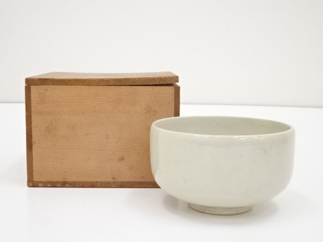 白釉茶碗（保護箱）